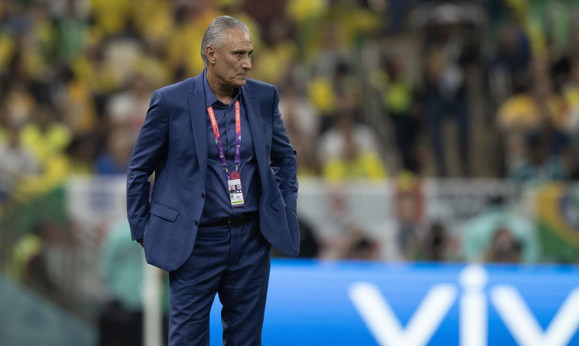 Tite não confirma substitutos de Danilo e Neymar em jogo contra Suíça