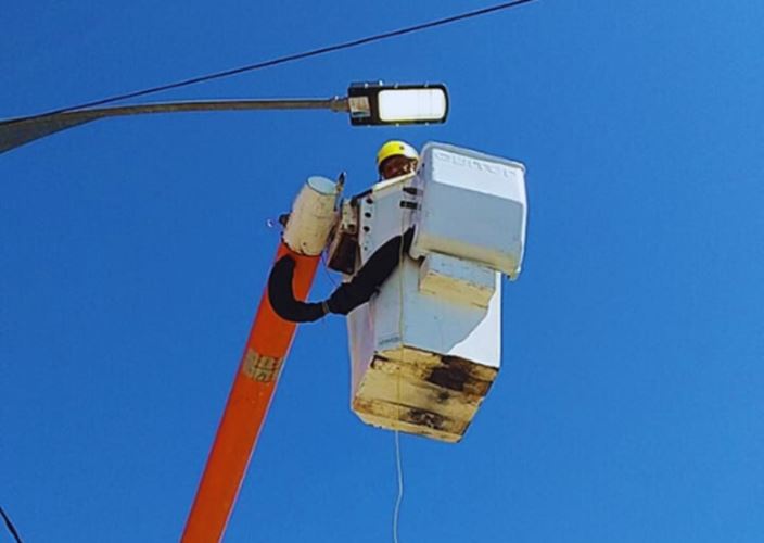 Tibau está realizando a instalação de 300 luminárias de LED em várias áreas da cidade