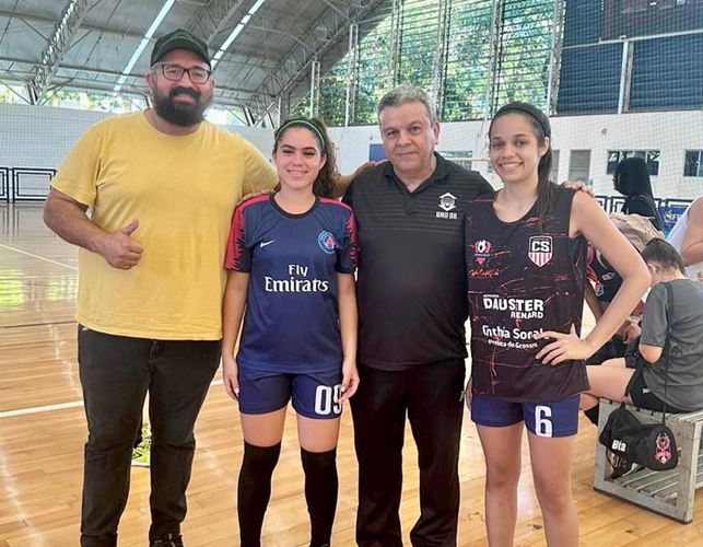 Vereador Dauster acompanha atletas de futsal feminino de Grossos para seletiva em Fortaleza-CE