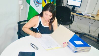 Prefeita Lidiane Marques assina regularização fundiária de 71 casas em Tibau