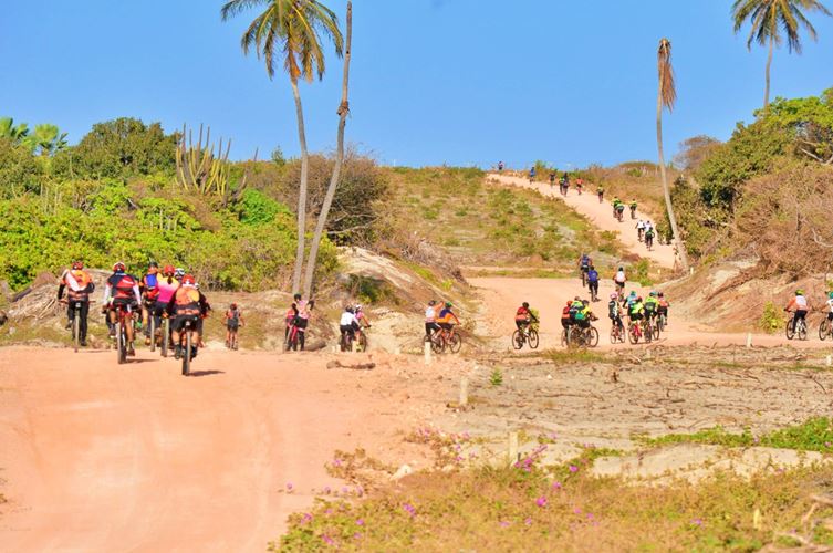 Ciclistas tibauenses completam pedal de 35km entre Tibau e Icapuí