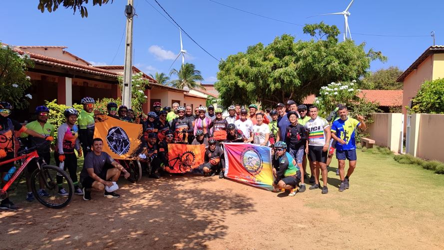 Ciclistas tibauenses completam pedal de 35km entre Tibau e Icapuí