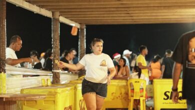 Comerciantes festejam recorde de vendas no Luau das Cores, em Grossos