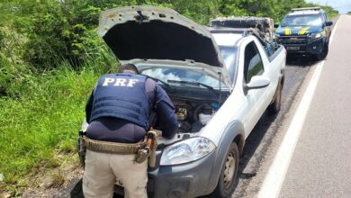 PRF prende quatro pessoas e recupera dois veículos no RN