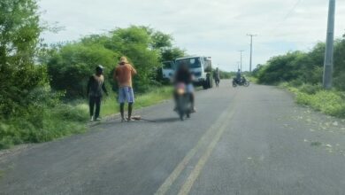 Prefeitura de Grossos realiza serviço de roço e poda na RN litorânea Dehon Caenga