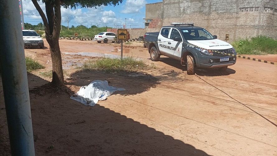 Homem é morto a tiros a poucos metros do destacamento da PM na Maísa