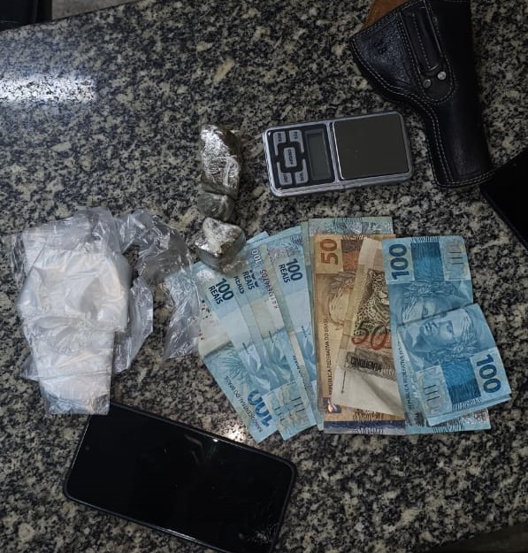 Suspeito é preso com drogas durante abordagem da PM no centro de Areia Branca