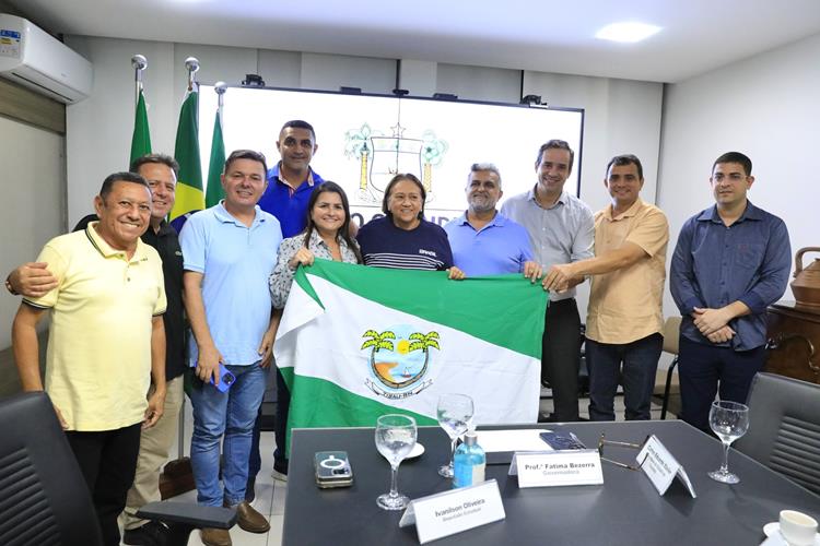 Prefeita Lidiane Marques e Governadora Fátima Bezerra se reúnem para tratar da divisa territorial de Tibau