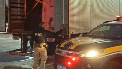 PRF apreende R$ 15 milhões em mercadorias irregulares na BR-304 em Riachuelo