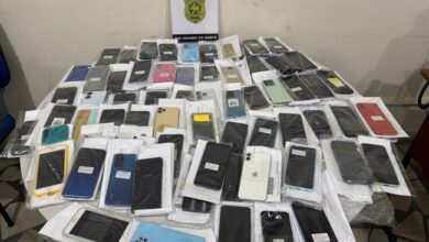 DEFUR de Mossoró devolve 120 celulares recuperados após operações de inteligência