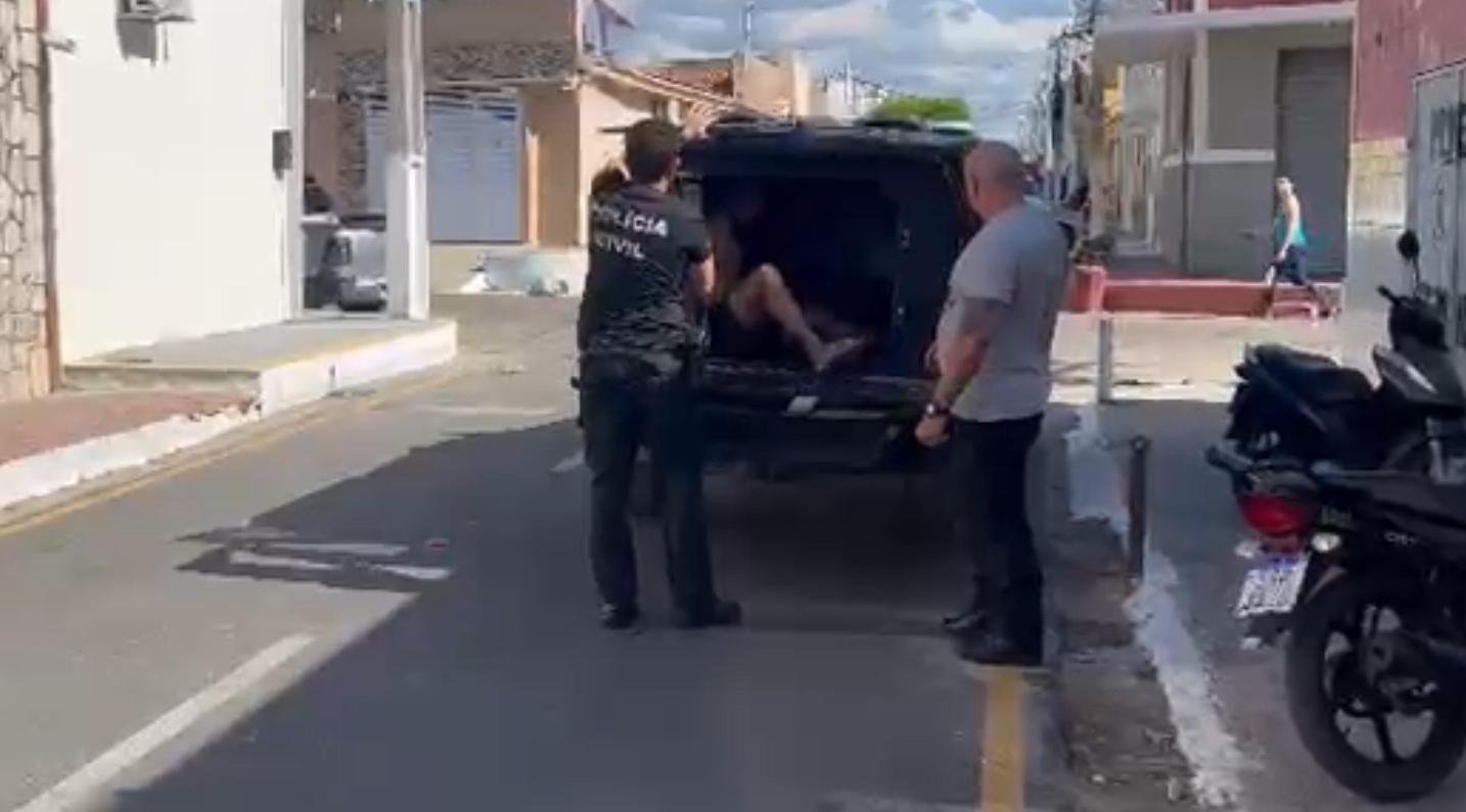 Polícia Civil cumpre mandado de prisão por roubo majorado em Areia Branca