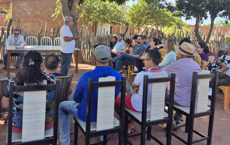 Comitiva visita área de conflito por energia renovável em Serra do Mel