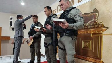 Policiais militares recebem homenagem da Universal em celebração ao Dia do Soldado em Grossos